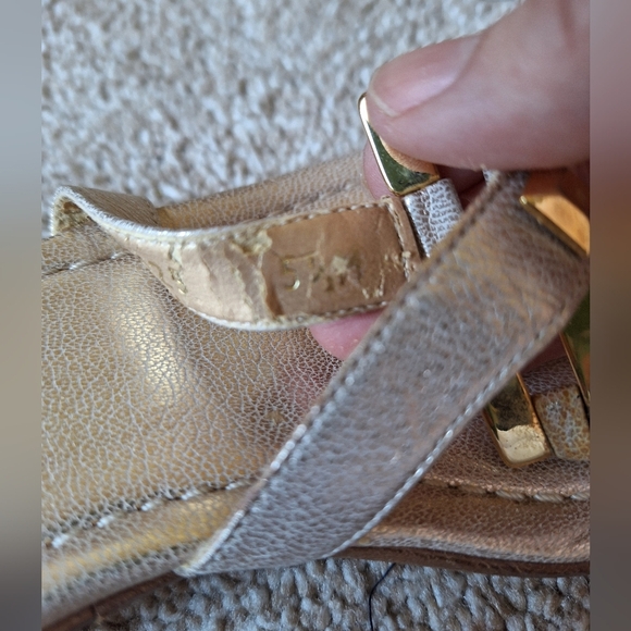 Stuart Weitzman Womens Metallic Gold Flip Flop Sandals. Size 5.5 - Picture 10 of 10